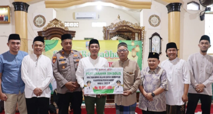 Bupati dan Wakil Bupati Pesibar Hadiri Safari Ramadhan di Masjid Nurul Huda Lemong