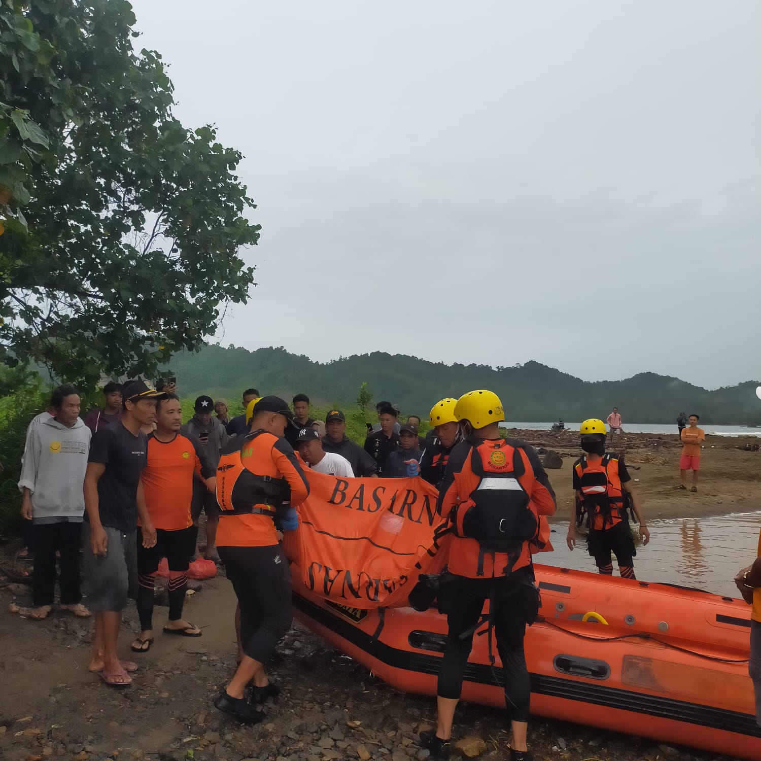 Polda Lampung Imbau Wisatawan Waspada Ombak Pantai, Satu Warga Pesawaran Tewas Terseret Arus