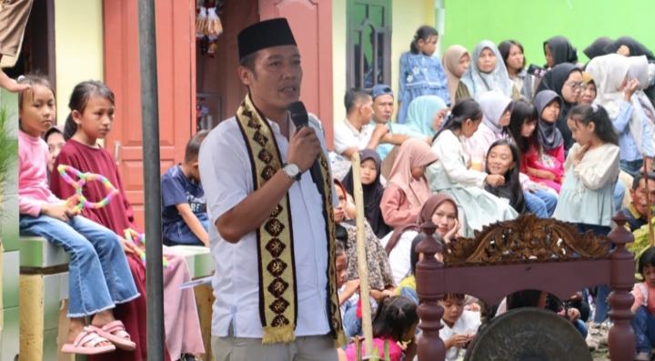 Bupati Pesibar Dedi Irawan Buka Tradisi Ngawol Mincak di Pekon Penengahan