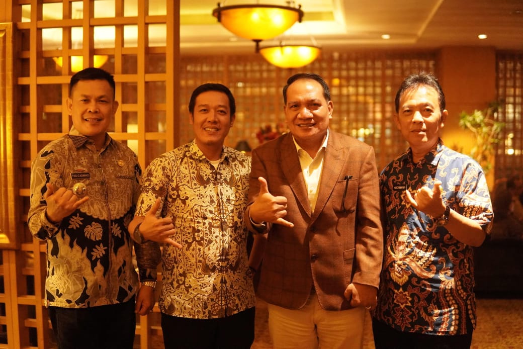 Silaturahmi : Dedi Irawan Kunjungan Ke Anggota DPR-RI Aprozi Alam