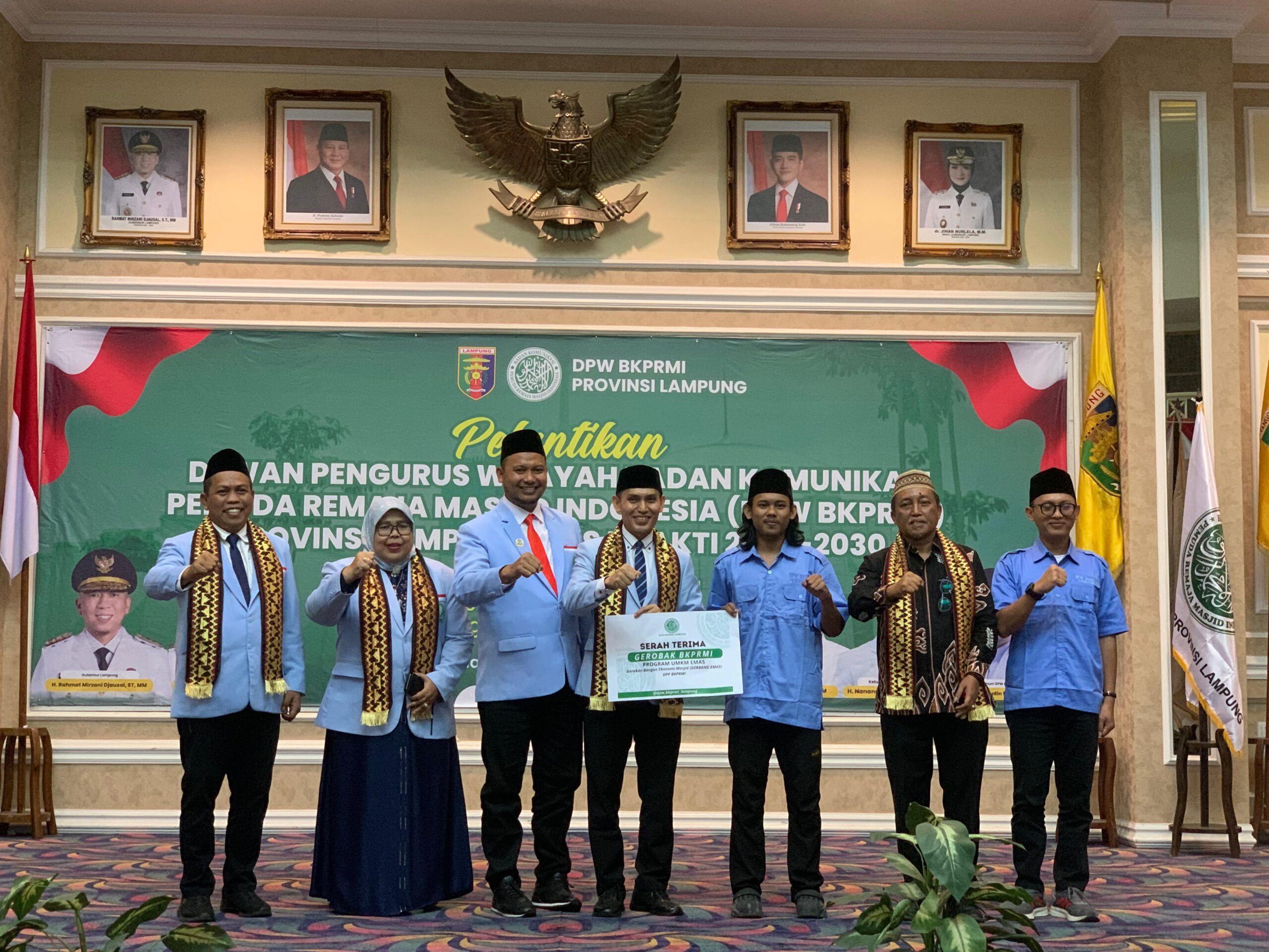 DPWBKPRMI Lampung Serahkan Gerobak dalam Program UMKM EMAS