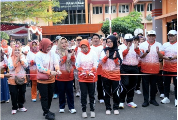 Rektor Unila Hadiri Jalan Sehat FISIP Dalam Rangka Dies Natalis ke-39