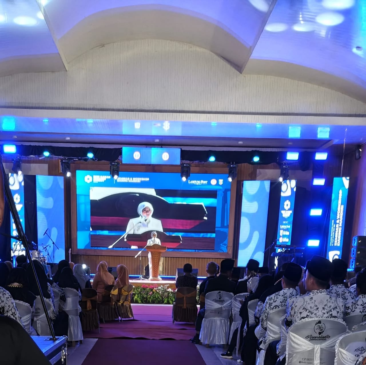 Bupati Way Kanan Resmi Buka Seminar dan Workshop Teacher Summit 2025 Dalam Rangka HUT PGRI ke-80 serta Hari Guru Nasional 2025