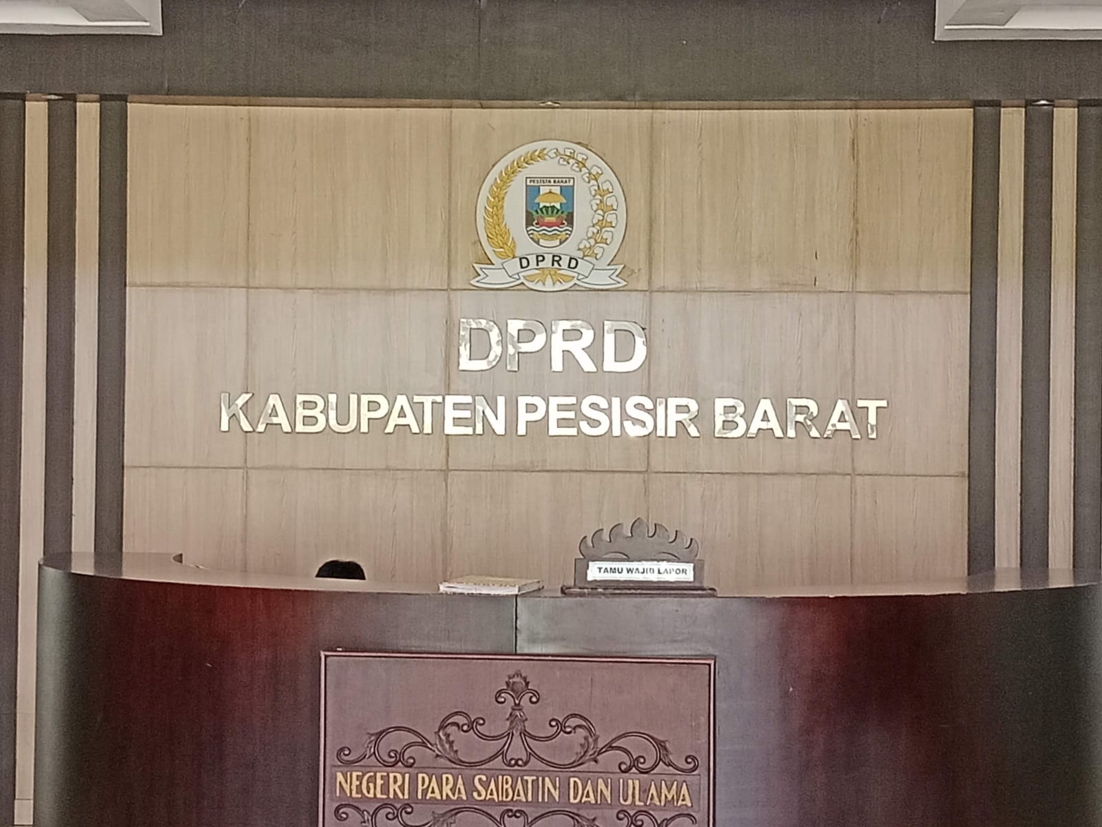 Ketua DPRD Pesisir Barat Laporkan Dugaan Pemalsuan Tanda Tangan